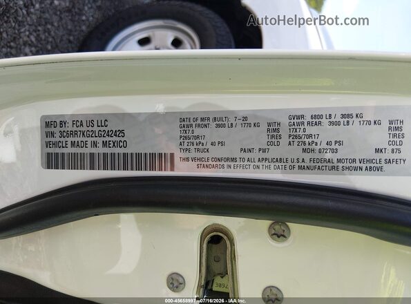 3C6RR7KG2LG242425 2020 RAM 1500 CLASSIC White Vista del compartimento del motor