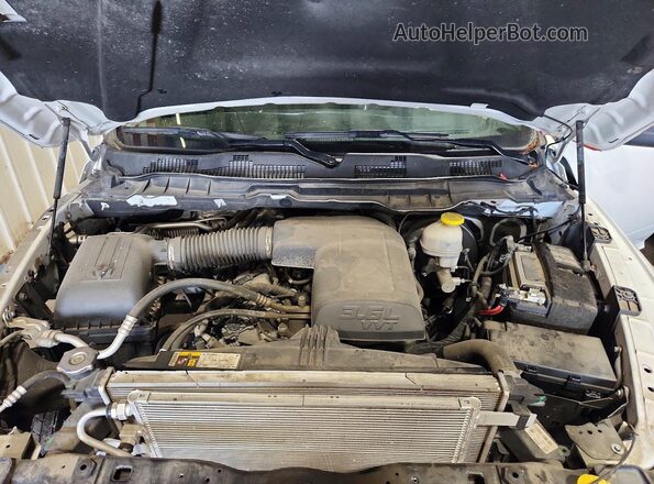 3C6RR7KG7MG664126 2021 RAM 1500 White Rear interior view