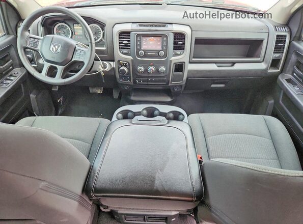 3C6RR7KG8NG310780 2022 RAM 1500 Красный Вид панели приборов