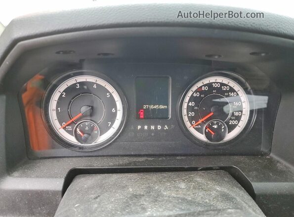 3C6RR7KT2MG685897 2021 RAM 1500 White ხელსაწყოთა პანელის ხედი