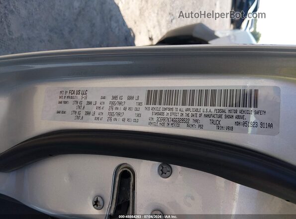 3C6RR7KT4GG329522 2016 RAM 1500 Silver ძრავის განყოფილების ხედი