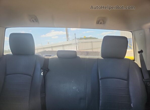3C6RR7KT8LG132010 2020 RAM 1500 Maroon Vista de los asientos traseros