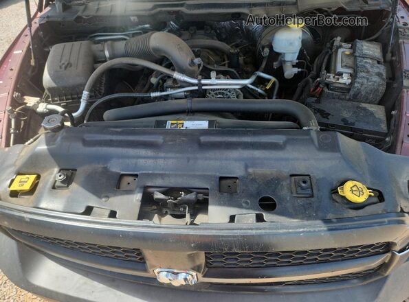 3C6RR7KT8LG132010 2020 RAM 1500 Maroon Vista del compartimento del motor