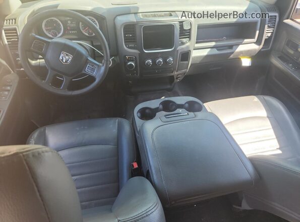 3C6RR7KT8LG132010 2020 RAM 1500 Maroon Vista del salpicadero