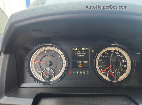 3C6RR7KTXHG560135 2017 RAM 1500 Blue Widok zestawu wskaźników