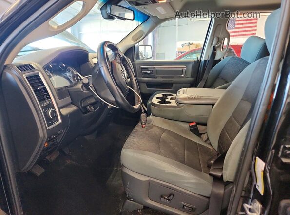 3C6RR7LG6JG228281 2018 RAM 1500 Черный Вид салона спереди