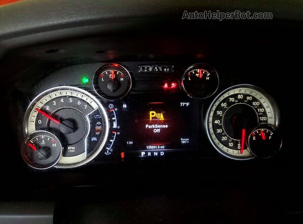 3C6RR7LT0HG543813 2017 RAM 1500 Red Widok zestawu wskaźników