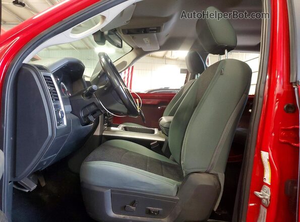 3C6RR7LT0HG543813 2017 RAM 1500 Red Widok wnętrza z przodu