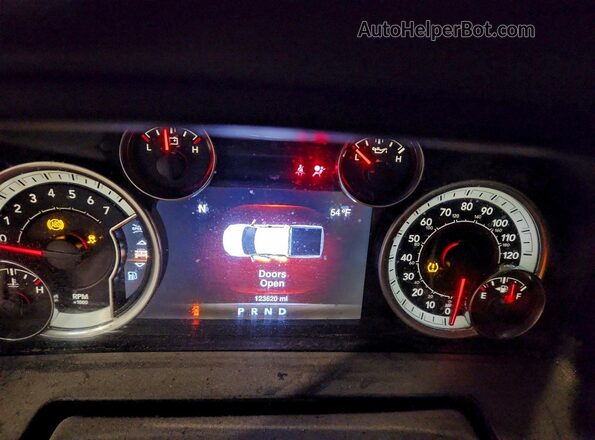 3C6RR7LT2GG318470 2016 RAM 1500 Red Instrument cluster view