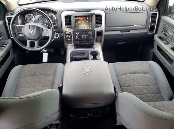 3C6RR7LT2HG506570 2017 RAM 1500 Угольный Вид панели приборов