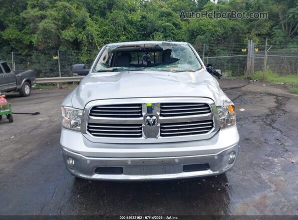 3C6RR7LT2HG660535 2017 RAM 1500 Silver Սարքավորումների վահանակի տեսք