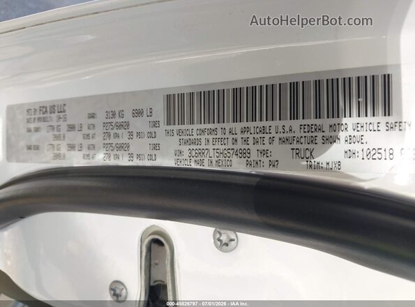 3C6RR7LT5HG574989 2017 RAM 1500 Белый Вид подкапотного пространства