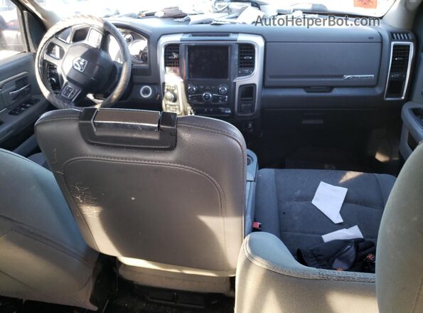 3C6RR7LT5JG171813 2018 RAM 1500 Серый Вид панели приборов