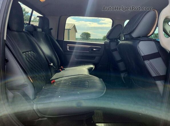 3C6RR7LT6HG524165 2017 RAM 1500 Gray Widok tylnych siedzeń
