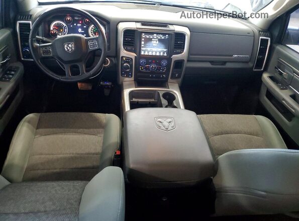 3C6RR7LT6HG565346 2017 RAM 1500 Silver Widok deski rozdzielczej