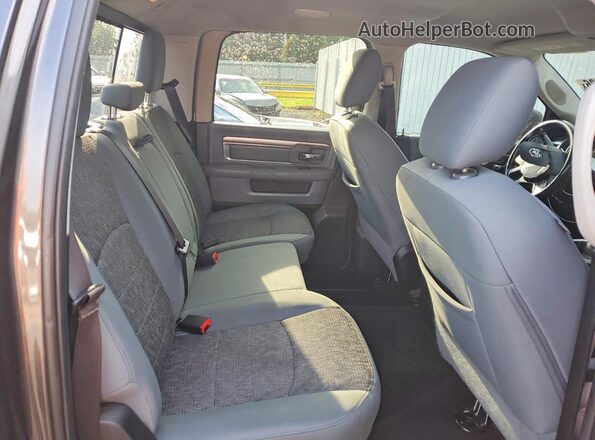 3C6RR7LT6HG659503 2017 RAM 1500 Gray Widok tylnych siedzeń