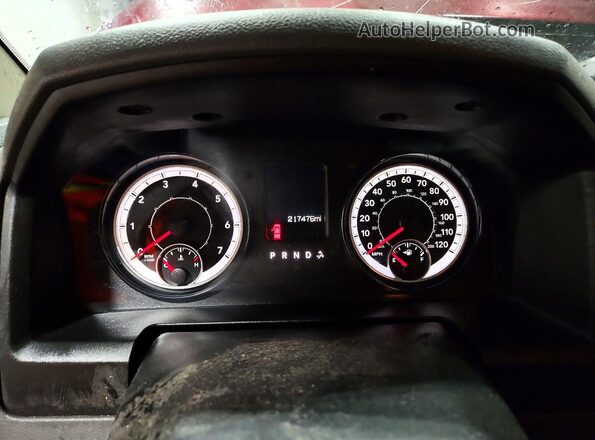 3C6RR7LT9KG619973 2019 RAM 1500 Burgundy Vista del cuadro de instrumentos