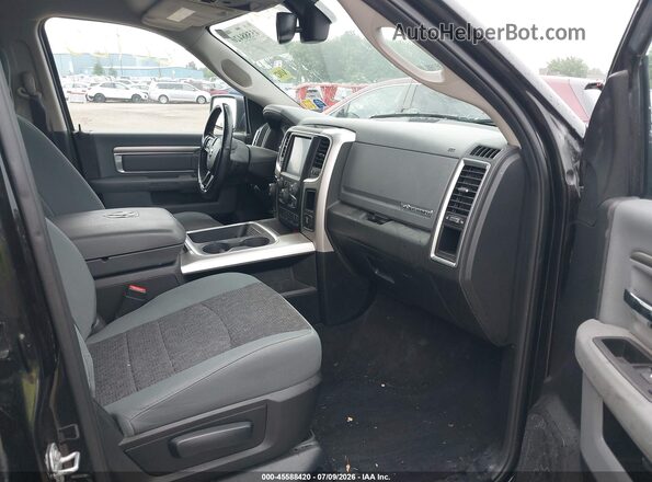 3C6RR7LTXHG709495 2017 RAM 1500 Black Widok wnętrza z przodu