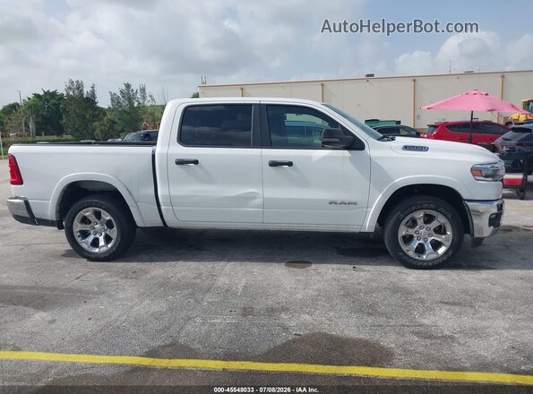 3C6SRFFP9T4159680 2026 RAM 1500 White Vista interior trasera
