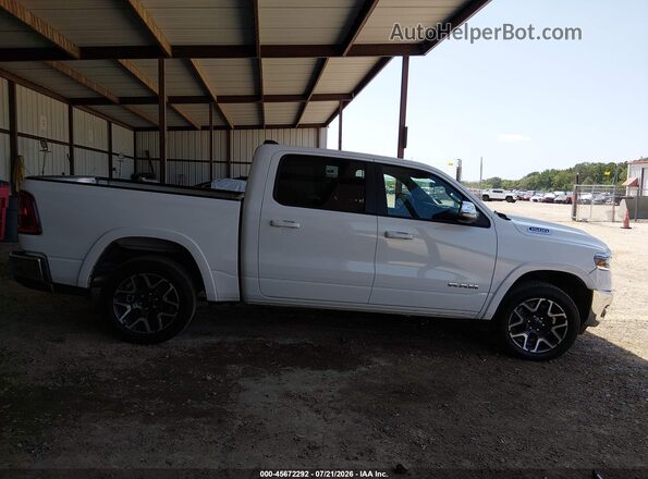 3C6SRFJP2T4175467 2026 RAM 1500 White Vista interior trasera