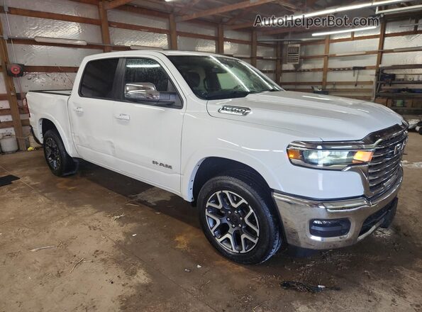 3C6SRFJP7T4168126 2026 RAM 1500 White Vista interior de 360 grados