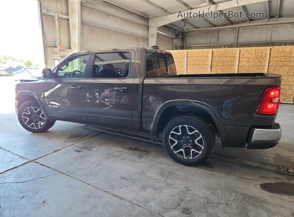 3C6SRFJP8T4169947 2026 RAM 1500 Угольный Панорамный вид салона 360°