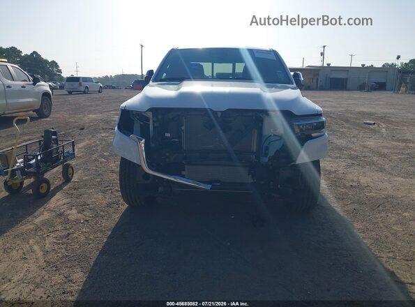3C6SRFJP8T4203353 2026 RAM 1500 White Widok wnętrza z tyłu