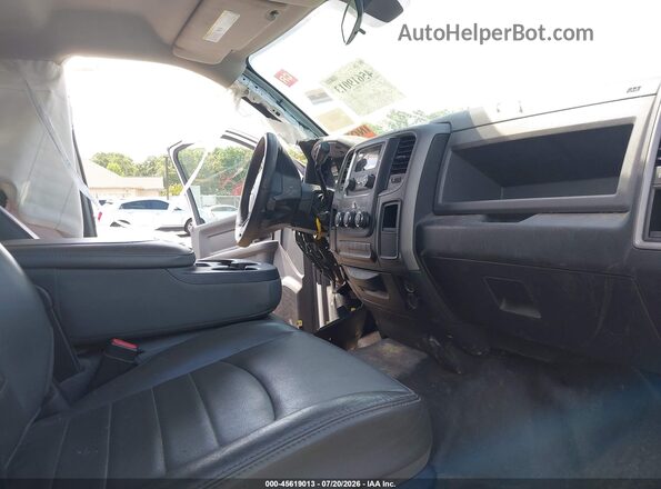 3C6TR4HT5HG703679 2017 RAM 2500 White Widok wnętrza z przodu