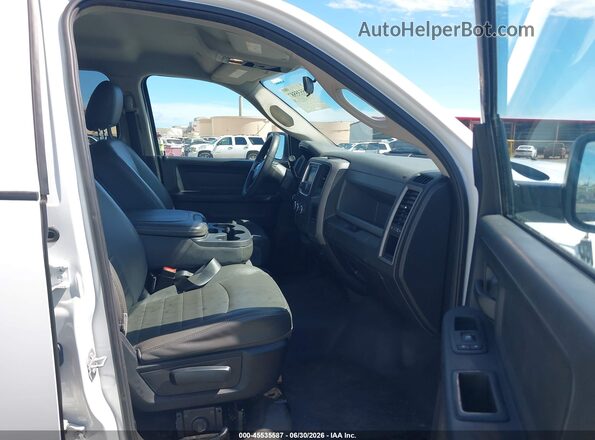 3C6TR4HT8JG322575 2018 RAM 2500 White Widok wnętrza z przodu