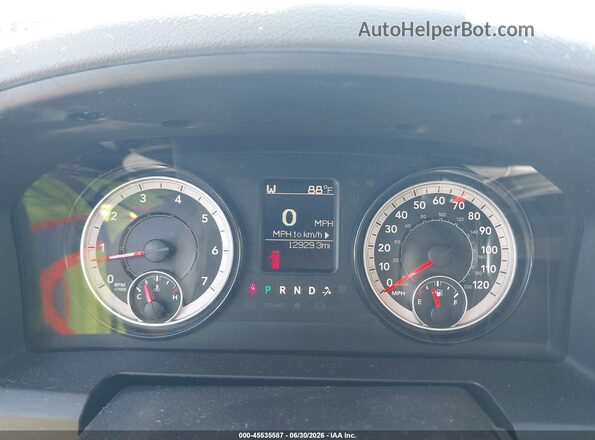 3C6TR4HT8JG322575 2018 RAM 2500 White Widok tylnych siedzeń