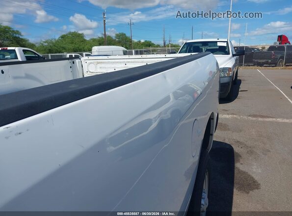 3C6TR4HT8JG322575 2018 RAM 2500 White Widok z przodu
