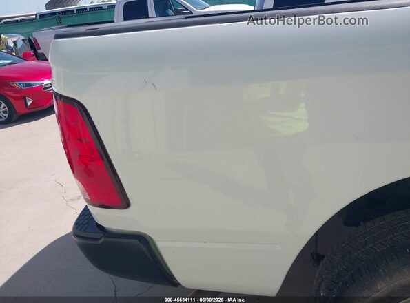 3C6TR4HTXJG356016 2018 RAM 2500 White Вид задньої частини салону