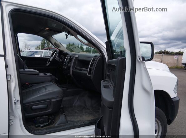 3C6TR5CT3JG306684 2018 RAM 2500 Белый Вид салона спереди