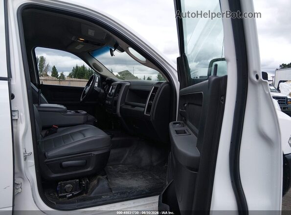 3C6TR5CTXJG306682 2018 RAM 2500 Белый Вид салона спереди