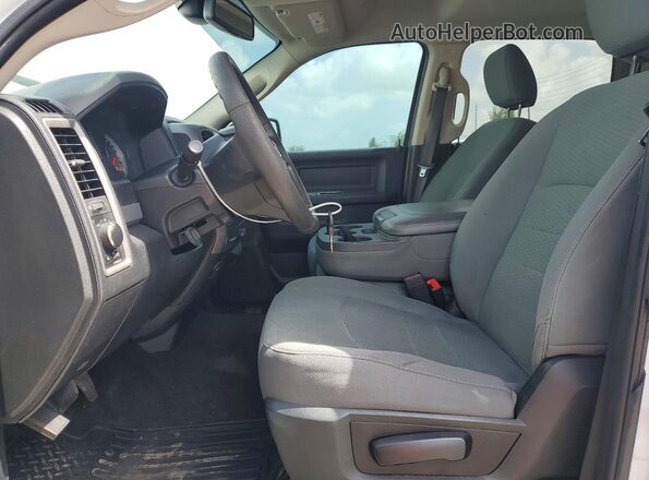 3C6TR5HT0JG326156 2018 RAM 2500 White Vista interior delantera
