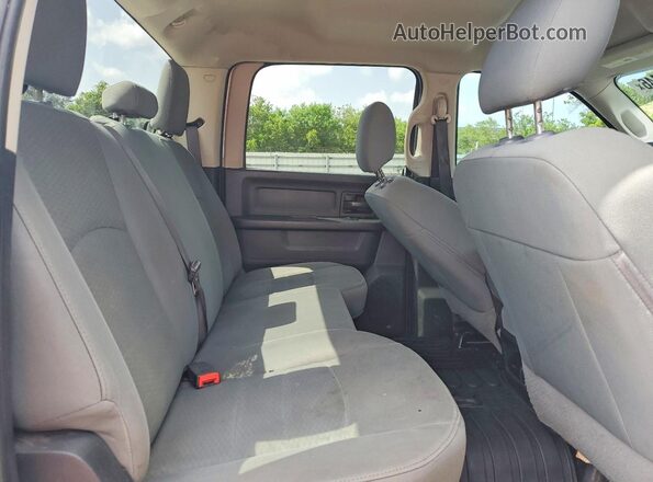3C6TR5HT0JG326156 2018 RAM 2500 White Vista de los asientos traseros