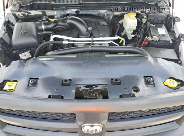 3C6TR5HT0JG326156 2018 RAM 2500 White Vista interior trasera