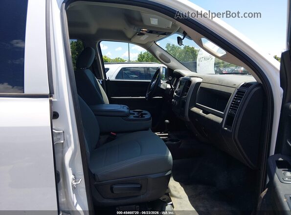 3C6TR5HT3JG295274 2018 RAM 2500 White წინა სალონის ხედი