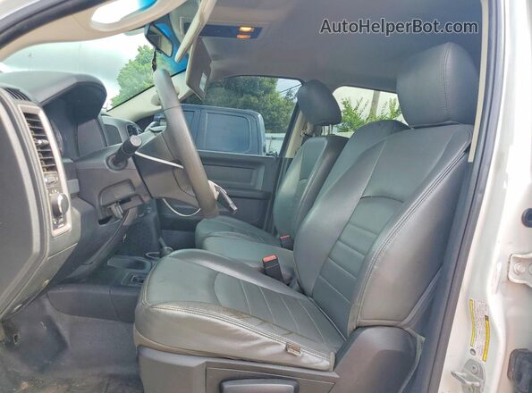 3C6TR5HT9JG147856 2018 RAM 2500 White Вид салону спереду