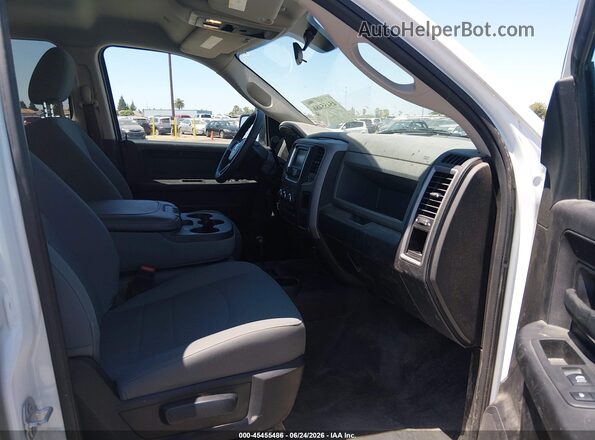 3C6TR5HT9JG295263 2018 RAM 2500 White Vista interior delantera