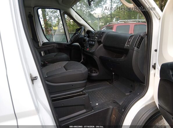 3C6TRVNG6HE543773 2017 RAM PROMASTER 1500 Белый Вид салона спереди