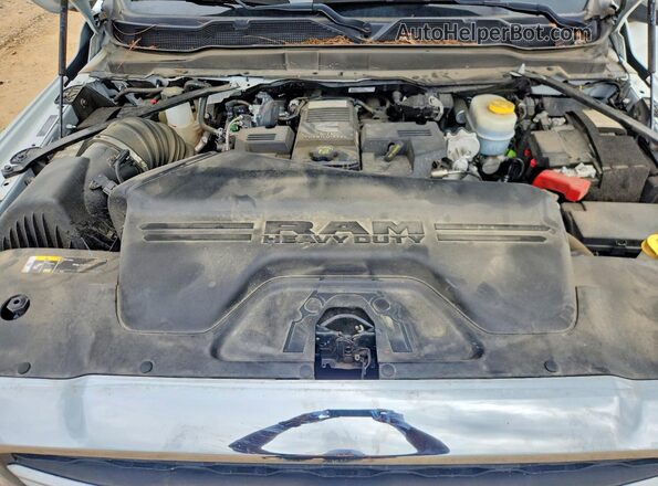 3C6UR4HL7RG210950 2024 RAM 2500 White Vista interior trasera