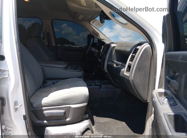 3C6UR5CJ2HG509319 2017 RAM 2500 White Vista interior delantera