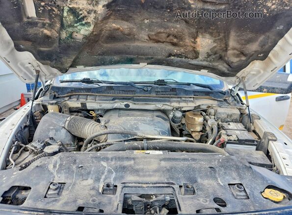 3C6UR5CJ2HG678370 2017 RAM 2500 White Rear interior view