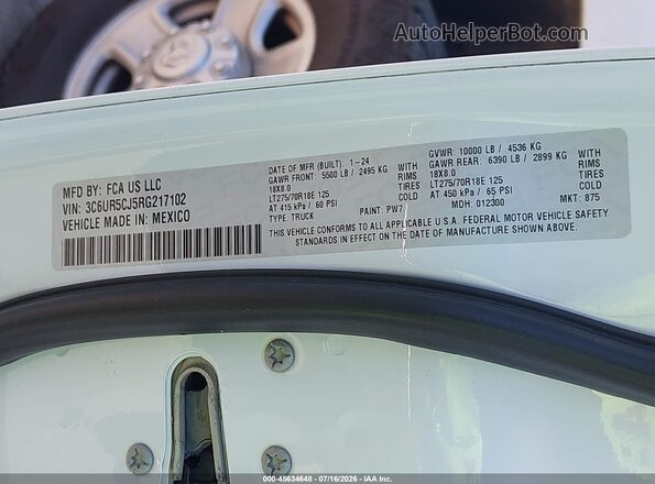 3C6UR5CJ5RG217102 2024 RAM 2500 White Widok komory silnika