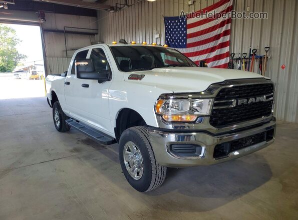 3C6UR5CJ9RG102826 2024 RAM 2500 White Передня права чверть