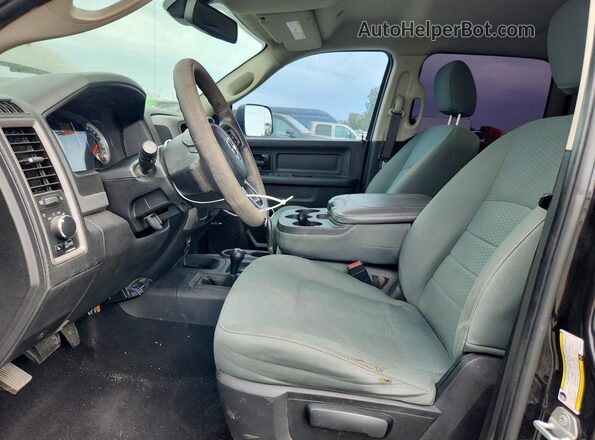 3C6UR5CL0JG302015 2018 RAM 2500 Black წინა სალონის ხედი