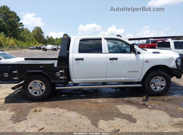 3C6UR5CL0LG145976 2020 RAM 2500 White Սալոնի հետևի տեսք