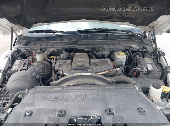 3C6UR5CL1JG390122 2018 RAM 2500 White Vista trasera
