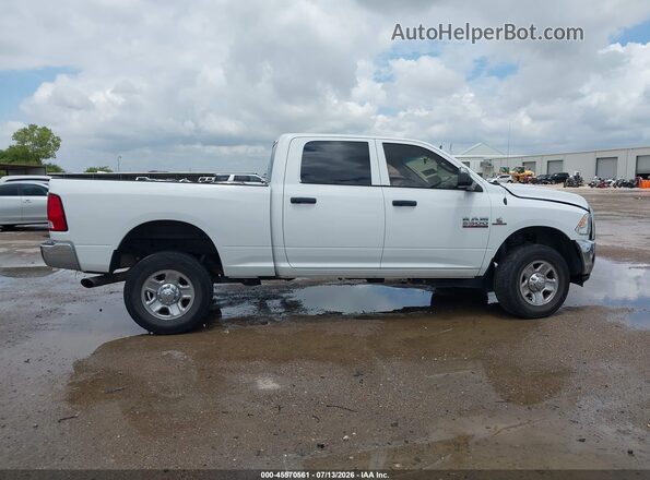 3C6UR5CL1JG390122 2018 RAM 2500 White Vista interior trasera